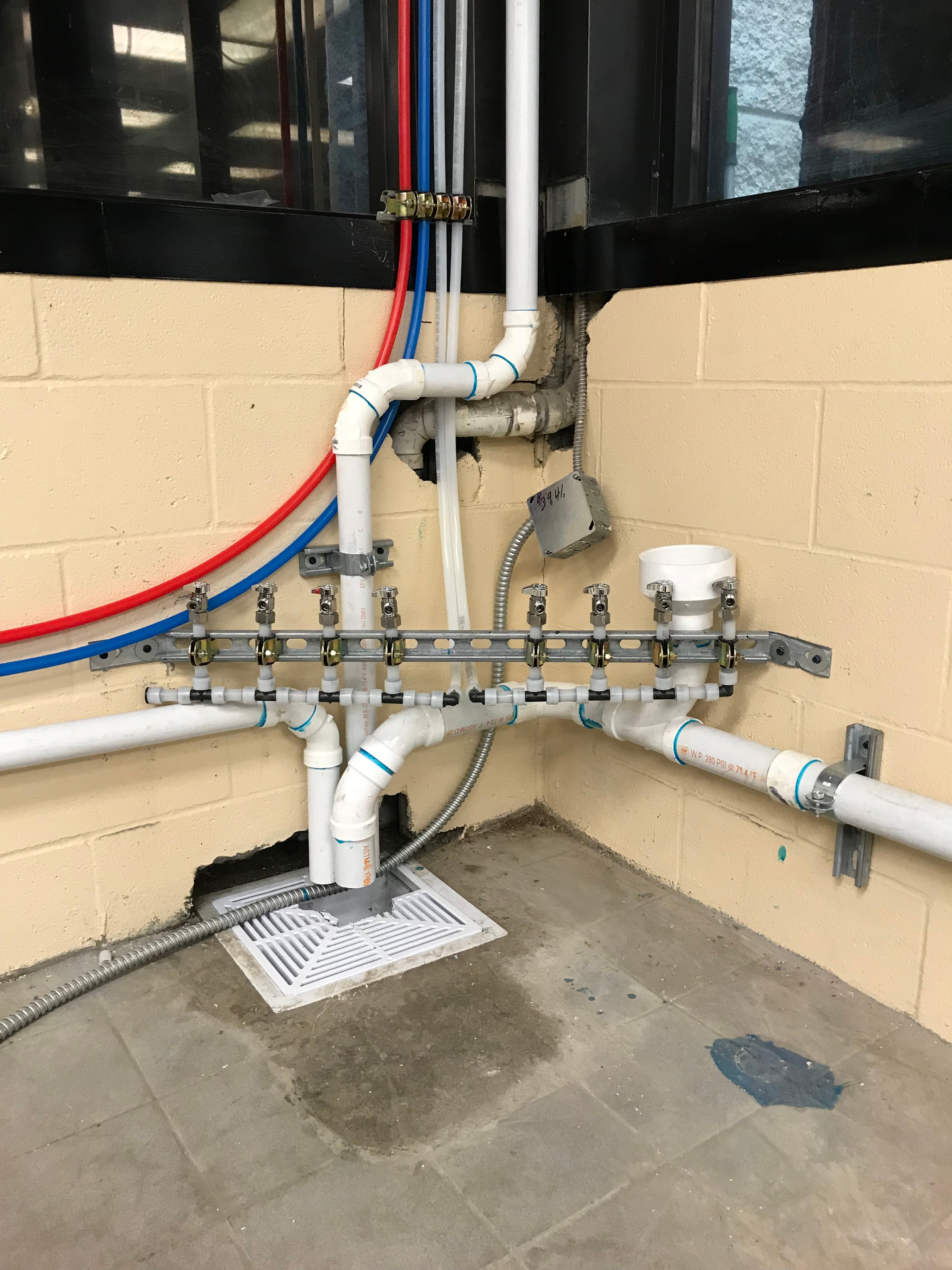 Revell Plumbing pipe manifold installation with PEX lines